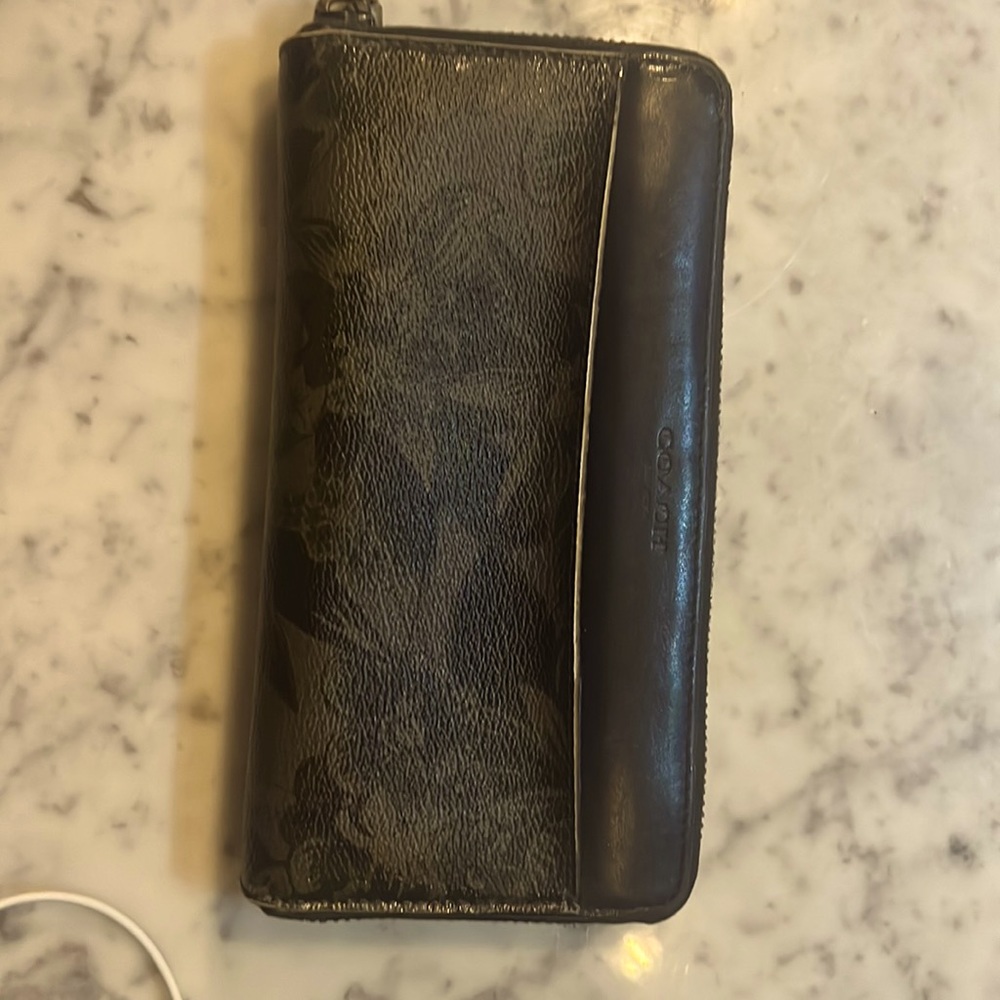 Unisex COACH leather wallet and coin purse.